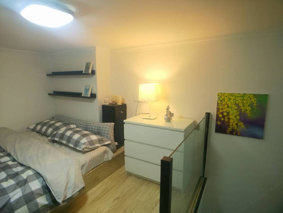 成都卧看晴空公寓