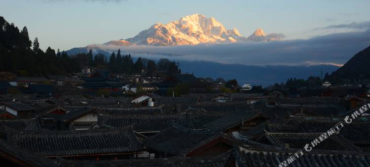 丽江古城·半山漫庭·日照金山雪山胜景观景度假民宿(四方街店)图片