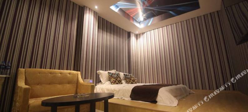 一半一半主题酒店(无锡洛社哥伦布广场店)图片