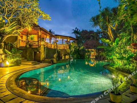 索尼娅乌布别墅酒店