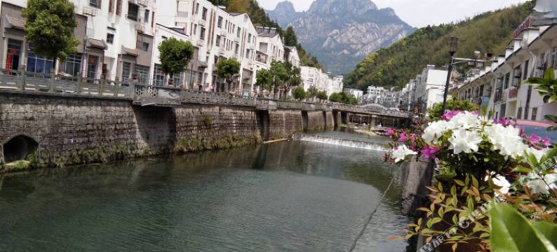 黄山依山水岸客栈图片