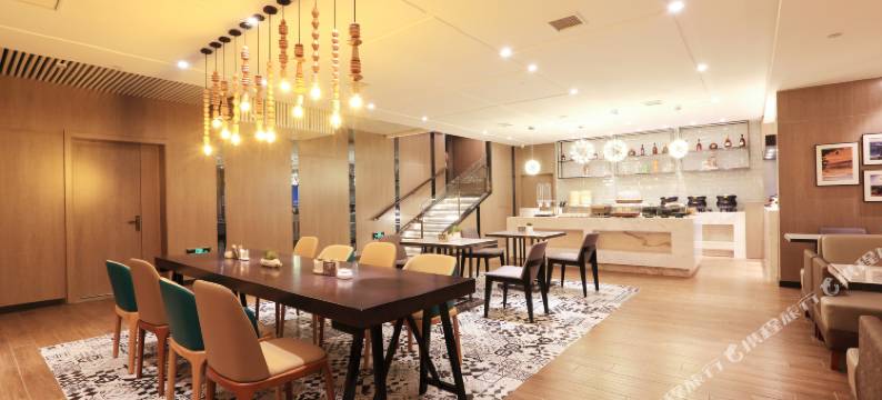 西安三桥万象城亚朵酒店图片