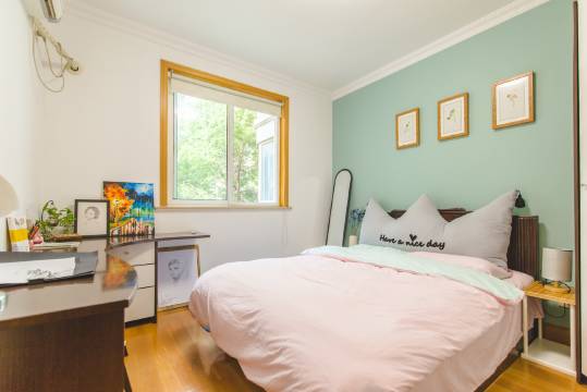 栖子舍公寓(曹安路分店)