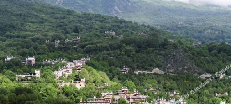 丹巴甲居金花驿站图片