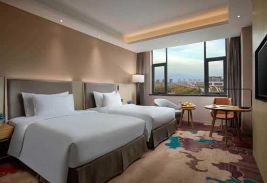 Ramada by Wyndham Zhengzhou Xinzheng Hotel Overview