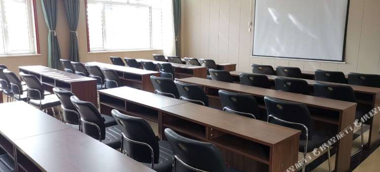 右玉青逸酒店图片