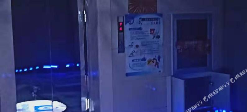 蓝鱼电影酒店(涞水汽车站店)图片