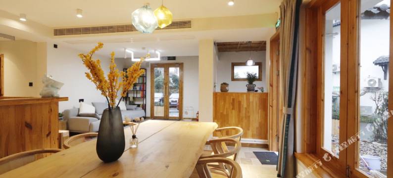 杭州毕竟西湖民宿(雷峰塔花港观鱼店)图片