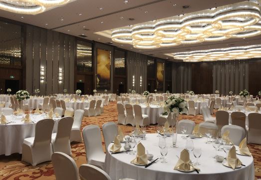 Crowne Plaza Dalian Sports Center Hotel Overview