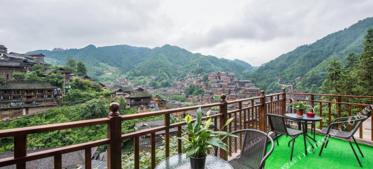 怡景·半山观景美宿(西江千户苗寨六号风雨桥店)图片
