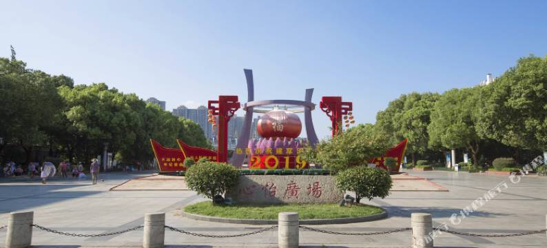 百年大酒店(南昌新建吾悦广场店)图片