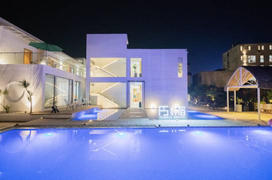 城外有星光.朴泳池设计民宿(吴圩机场店)