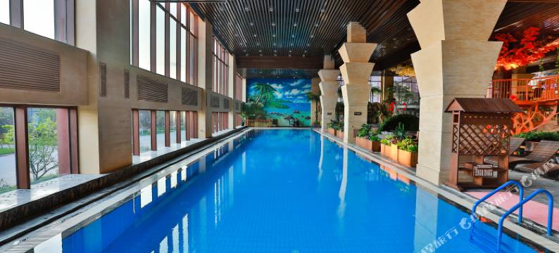 王朝圣地温泉酒店(长白山北景区集散中心店)图片