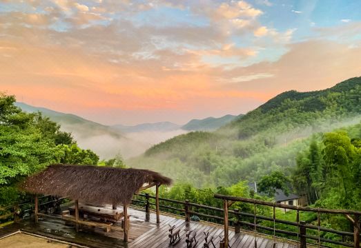 莫干山云岸本草私汤疗愈山顶民宿外景图