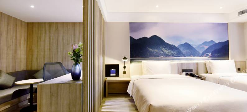 长沙省政府地铁站亚朵酒店图片