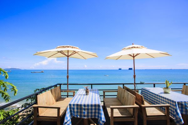 选择房间装修:2018酒店位于三亚市中心繁华地段,距三亚湾海边约20米