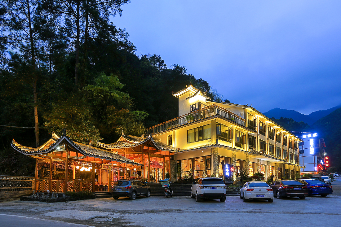 Fanjing Mountain Dianzui Pavilion HomestayOver view