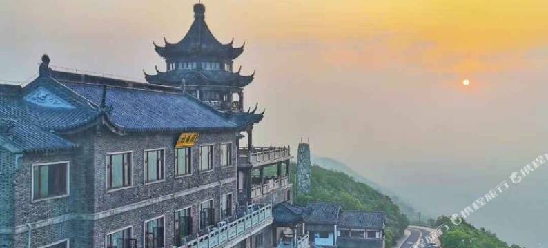 句容顶宫观日悬崖民宿图片