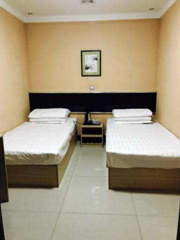 萝北爱尊客快捷宾馆