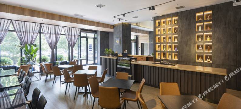 艺龙安云酒店(西安半导体产业园丈八六路地铁站店)图片