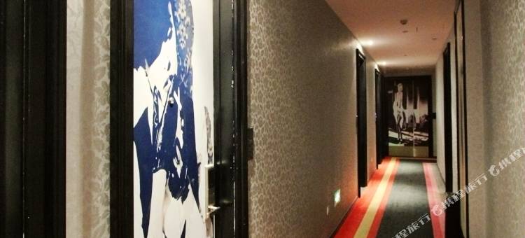 青岛摩登设计师酒店图片