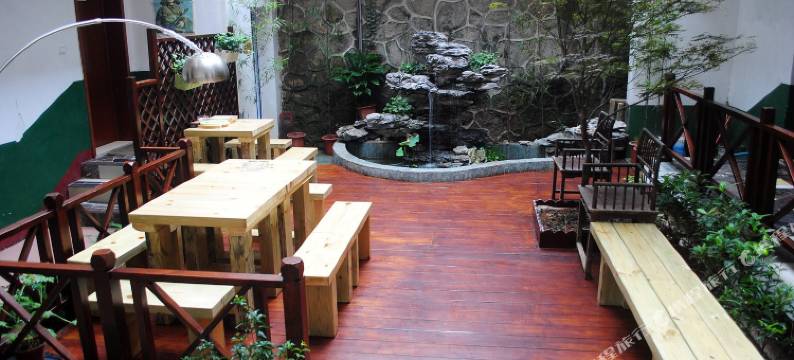 八戒青年旅舍(韶山风景区店)图片