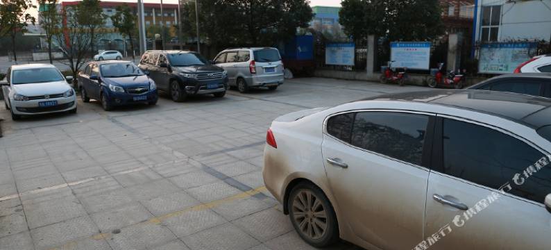 武汉径河假日酒店(耐信工业园店)图片