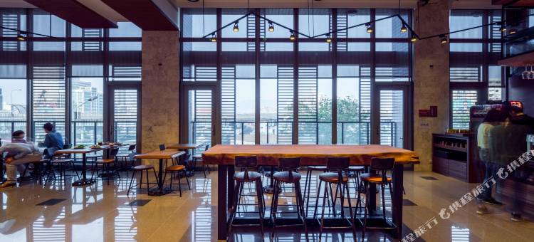 碧港良居商旅(高雄站前馆)图片