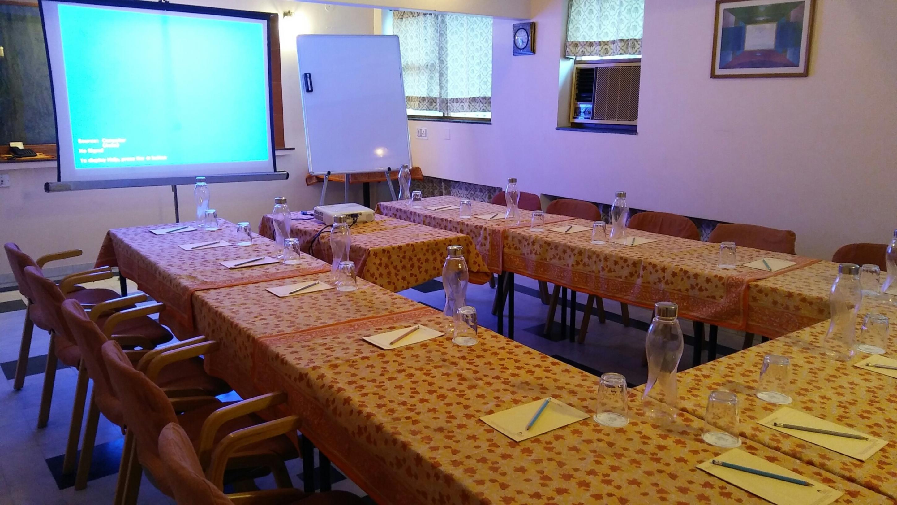 Hotel Arya Niwas Over view