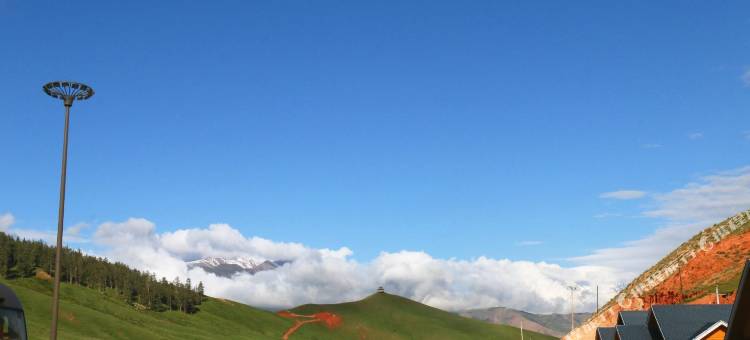 祁连雾漫山野饭店图片