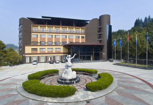 长阳隔河岩酒店外景图