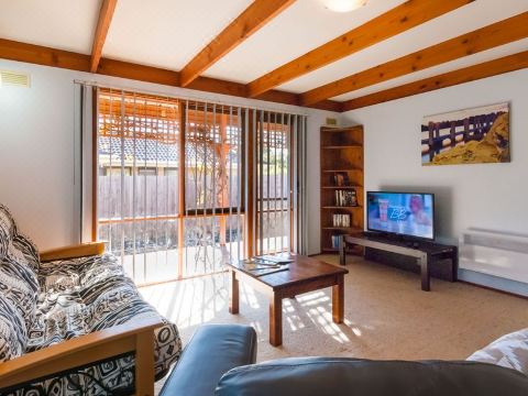 Sandy＇s Place Hotel Overview