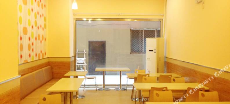 云枕酒店(重庆上清寺牛角沱轻轨站店)图片