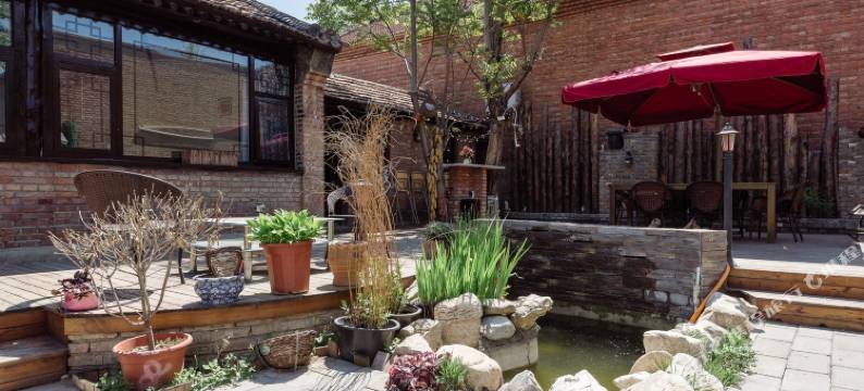 北京传统式中国建筑庭院四合院图片