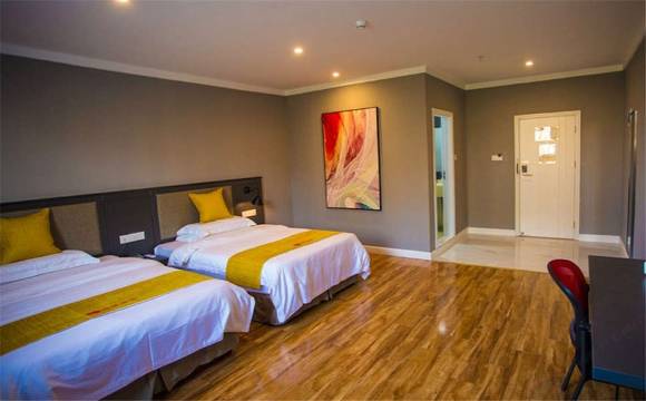 华南酒店(颍上五洲万汇城店)