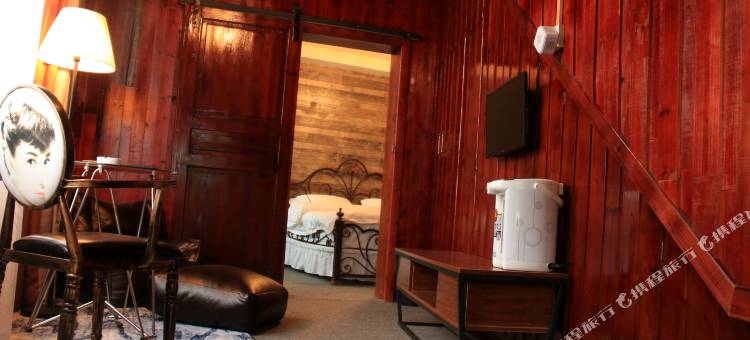 凤凰秋夜山居图片