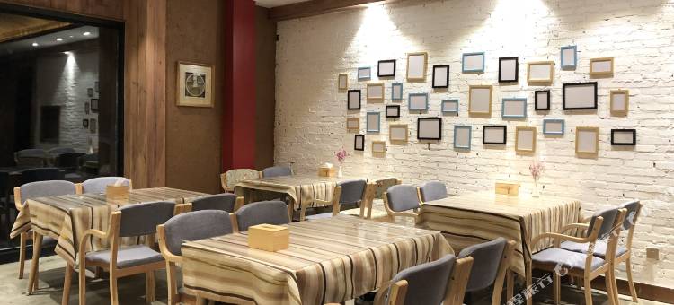亚丁见山酒店(稻城亚丁景区亚丁村店)图片