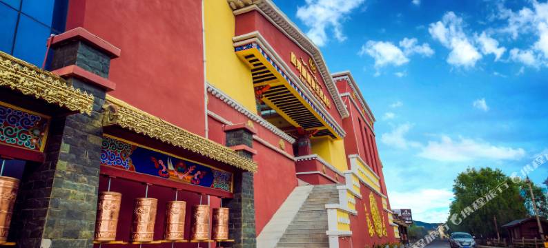 香格里拉松赞林藏地圣莲藏式庭院酒店图片