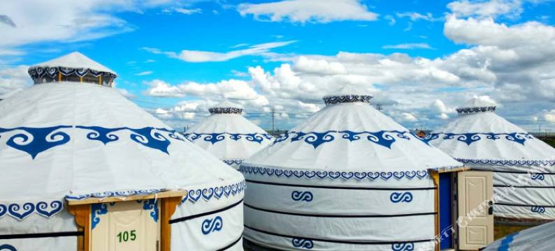 额尔塔拉蒙古包绿色庄园图片