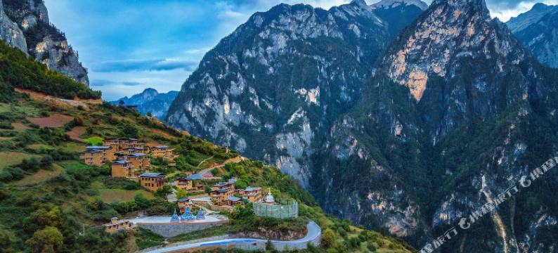 香格里拉巴拉格宗雪山冰泉养生庄园图片
