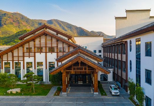 Western Evergreen Pu Zhen HotelHotel Overview