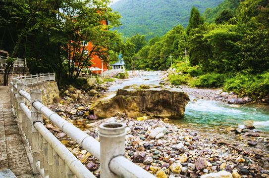 Xiling Snow Mountain Huatian Yueshe HostelHotel Overview