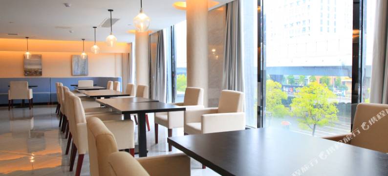 武汉佳阳曼邦精品酒店(汉阳客运站地铁站店)图片