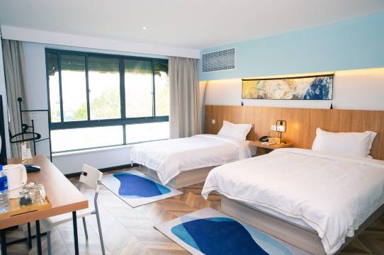 昆山印象秀水半岛酒店(花桥地铁站中骏世界城店)