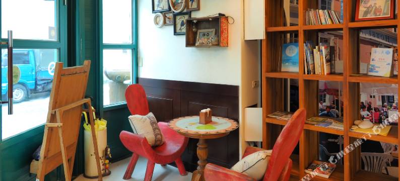 花莲蓝色玻璃海图片