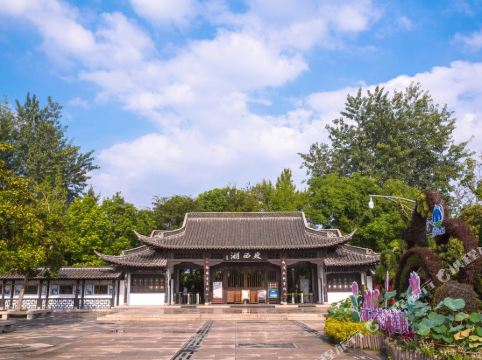 柳湖小筑    分(暂无点评) 305起距离60米立即预订