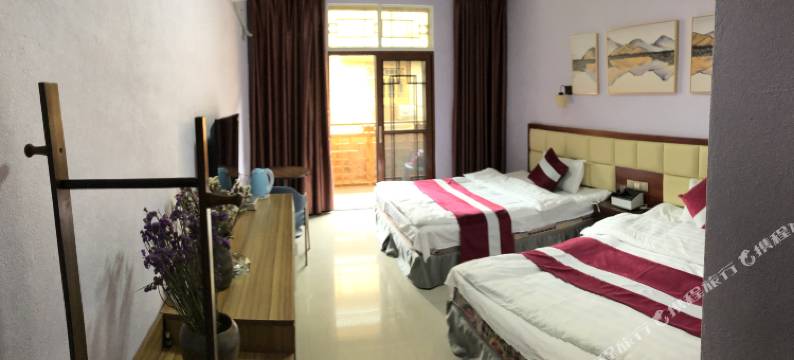 海螺沟川渝印象假日风情酒店图片