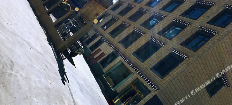 左贡察瓦藏东大酒店图片