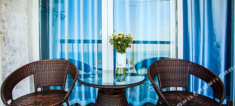 三亚面朝大海海景客栈图片