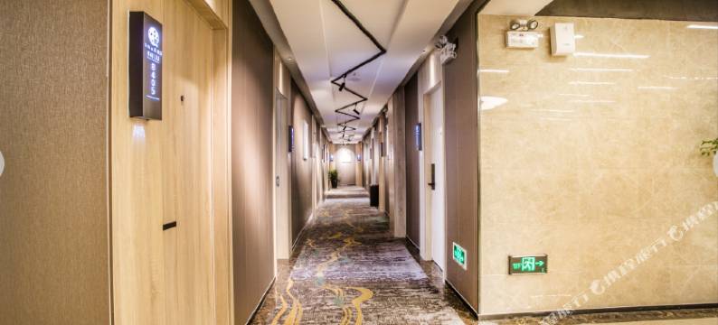 迷白艺术酒店(苏州吴江盛泽东方纺织城店)图片